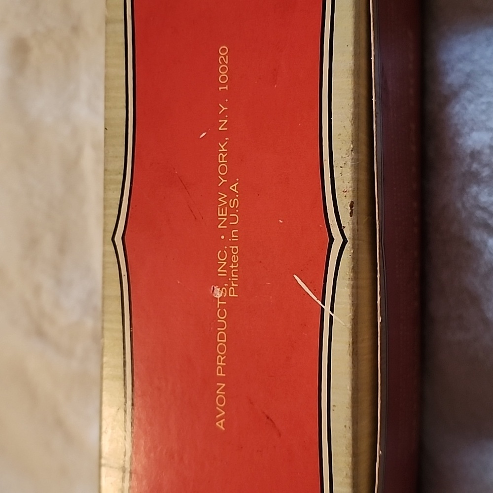 VINTAGE 1906 REO DEPOT WAGON -- AVON - Picture 4 of 12